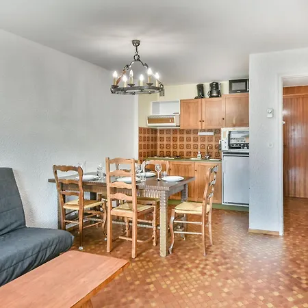 1 Chambre, Proche Centre, Parking Et Equipements Modernes - Fr-1-685-82 Apartment